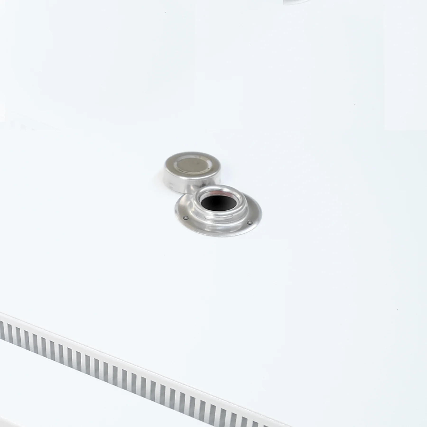Foro speciale di diametro 50 mm su parete per strumenti ARGOLAB (contattare la sede)